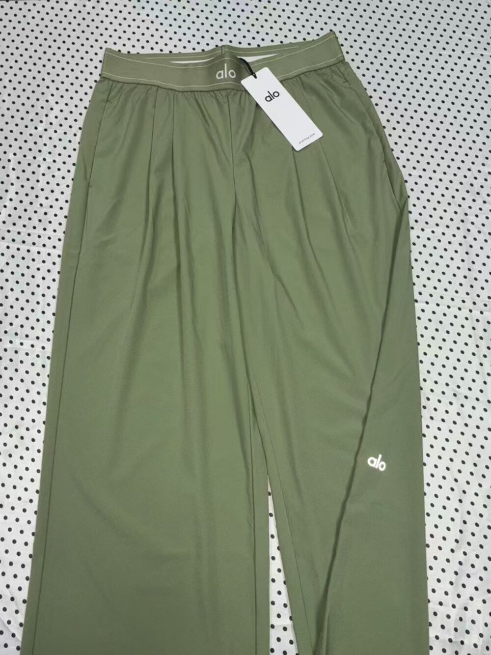 Alo Yoga Dune Grass💚Suit Up Trouser Regular Loose Fit Minimalist and Versatile - Picture 1 of 10